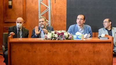 قنديل ومسعود يجتمعان بمديري الإدارات الصحية بالشرقية