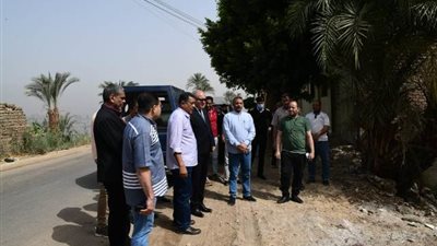 محافظ قنا يقود حملة لإزالة التعديات على الأراضى الزراعية بنجع حمادى