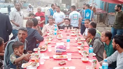 شركاء الوطن يتناولون الإفطار على مائدة الرحمن فى نجع حمادي