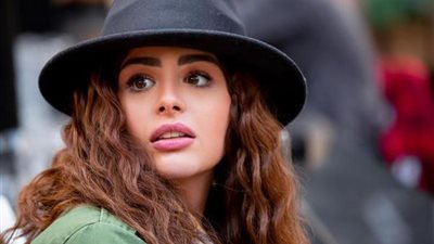 بملامح رقيقة .. هنادي مهنى تتألق من كواليس 