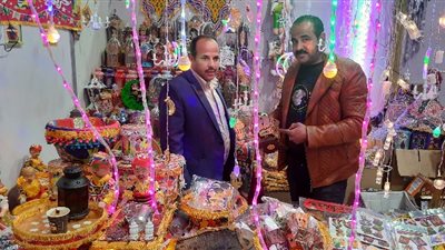 سويسى وافتخر .. فانوس على هيئة مركب صيد أحدث إبتكارات السوايسة في رمضان