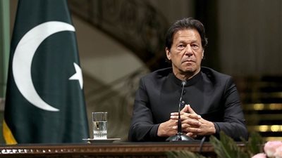 البرلمان الباكستاني يطيح برئيس الوزراء عمران خان بعد تصويت بحجب الثقة
