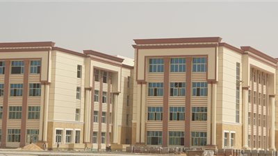 وزير التعليم العالي يستعرض تقريرًا حول الأعمال الإنشائية بجامعة بني سويف الأهلية