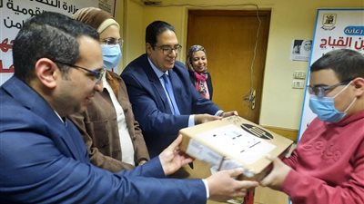 توزيع الدفعة الثانية من أجهزة لاب توب لذوي الهمم من طلاب جامعة القاهرة