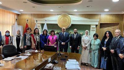 رئيس هيئة تعاونيات الإسكان يعرض فرص الاستثمار بمشروع المدينة الصناعية بأطفيح