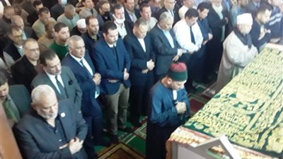 محافظ الشرقية يؤدي واجب العزاء في وفاة سكرتير عام المحافظة الأسبق