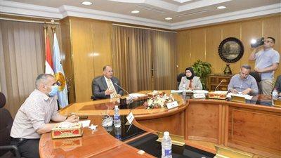 محافظ أسيوط يواصل اجتماعاته الدورية لمناقشة موقف مشروعات المبادرة الرئاسية 