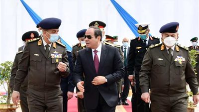 السيسي يلتقى قادة القوات المسلحة.. ويؤكد: الشعب المصرى يقدر الجهود والتضحيات