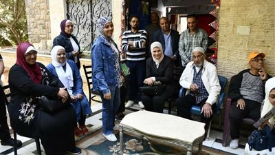 قافلة كلية بنات عين شمس فى زيارة لمؤسسة 