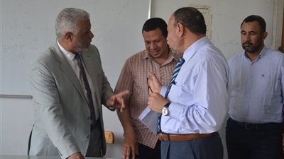 نائب رئيس جامعة الأزهر للوجه القبلي يتفقد سير محاضرات الدراسات العليا بكلية أصول الدين والدعوة بأسيوط