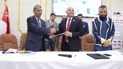 عمال مصر يوقع بروتوكول تعاون مع اليقين الدولية الليبية بحضور هيئة التنمية الصناعية