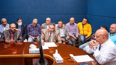 رئيس ميناء دمياط يعقد إجتماعه الأول مع الشركات والتوكيلات العاملة بالميناء