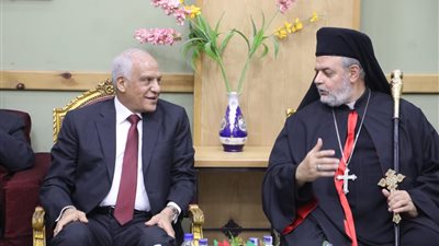 محافظ الجيزة يزور الكنيسة الكاثوليكية للتهنئة بعيد القيامة المجيد
