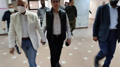 مدير صحة الشرقية يتفقد إخماد حريق قسم الحضانات بمستشفي ديرب نجم..صور