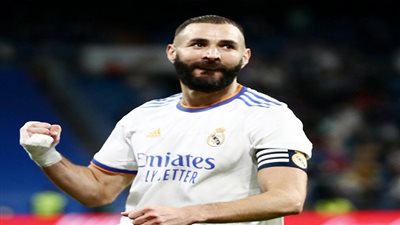 نجم ريال مدريد يثنى على كريم بنزيما
