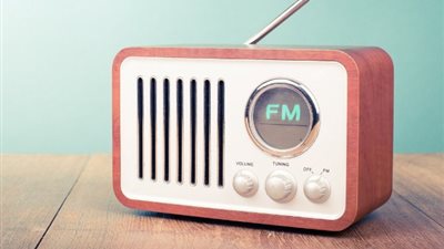 خلال رمضان ..اعتاد تشغيل القرآن فى البيت دون الإنصات إليه..فما الحكم؟