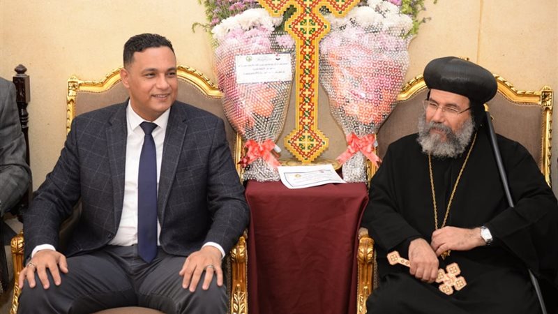 المحافظ يهنئ الاحوة
