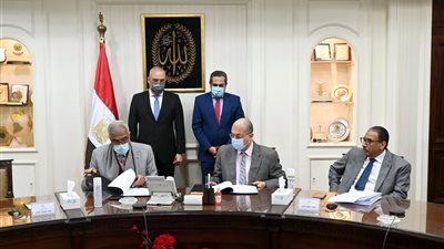 الإسكان توقع اتفاق لبيع الوحدات السكنية المملوكة لـ«المجتمعات العمرانية» بالرحاب ومدينتي | صور
