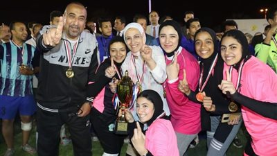 محافظ الشرقية يُهنئ مديريه الشباب لحصول أعضاء برلمان الشرقية على 8 مقاعد