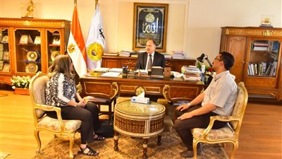 محافظ أسيوط يعلن إستكمال أعمال رصف وتطوير شوارع وميادين حي شرق وغرب