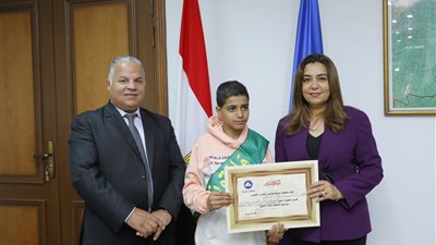 محافظ دمياط تكرم الطلاب الفائزين في مسابقة حفظ القرآن الكريم