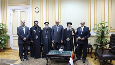 محافظ الجيزة يستقبل وفدا كنسيا لتقديم التهنئة بعيد الفطر المبارك