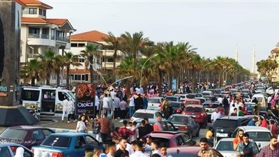 الآلاف يتوافدون على رأس البر فى أول أيام عيد الفطر..صور