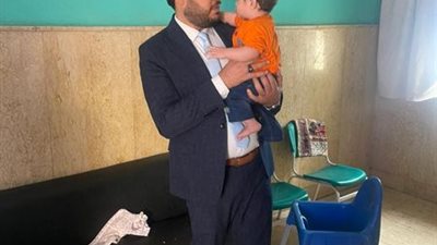 مدير صحة الإسماعيلية يشارك الأيتام إحتفالهم بالعيد..صور
