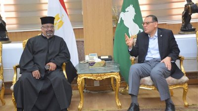 محافظ الشرقية يستقبل راعي الكنيسة الكاثوليكية بالزقازيق والوفد الكنسي المرافق له