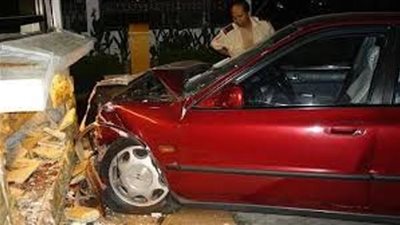 إصابة 4 أشخاص في تصادم سيارة بشجرة بالإسماعيلية