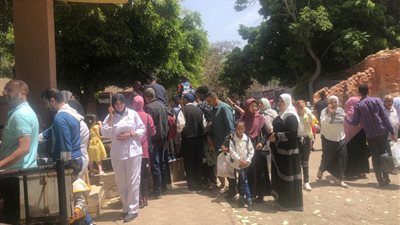 الاف الزائرين يتمتعون بمشاهدة حديقة حيوان الاسكندرية