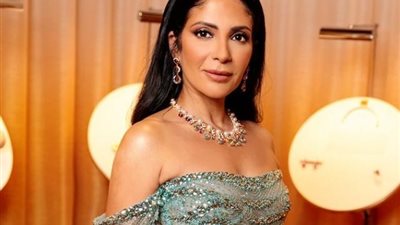 منى زكى فى عطلة صيفية بعد الاطمئنان على 