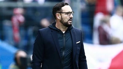 فالنسيا يدعو جماهيره لاحترام مدرب الفريق