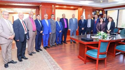 محافظ سوهاج يستقبل رئيس الطائفة الإنجيلية بمصر..صور