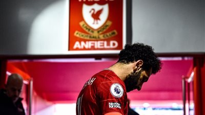 أسطورة الكرة الإنجليزية يُحذر من فوضى فى ليفربول بسبب صلاح