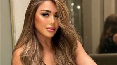 سارة سلامة بجلسات تصوير مكثفة وبإطلالات لافتة بعد غيابها الفني