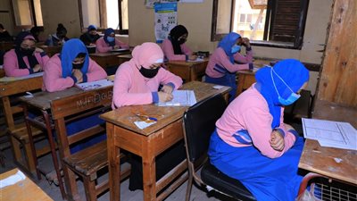 مدير تعليم الجيزة يتابع الإمتحانات من غرفة عمليات المديرية