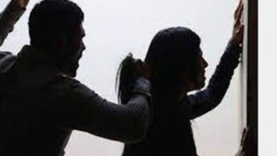 طرد الرجل لزوجته من البيت دون عذر... ما حكمه