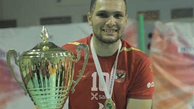 طائرة الأهلي..محمد عادل: بطولة إفريقيا خطوة مهمة لاستعادة البطولات