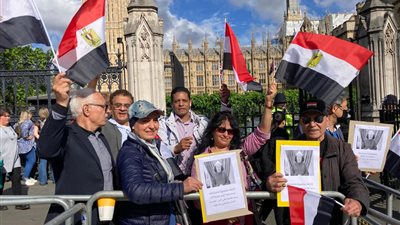 برفع العلم المصري.. الجالية المصرية في لندن تحتفي بمفتي الجمهورية