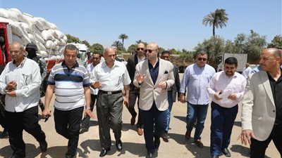 محافظ بنى سويف يتفقد مطاحن مصر الوسطى