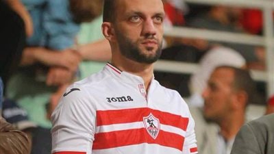 أمير مرتضى يطمئن على قائد زمالك 2003