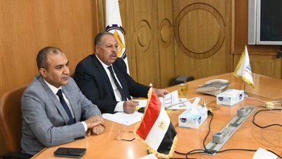 السكرتير العام يترأس اجتماع اللجنة العليا للاعلانات بقنا