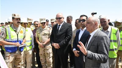 محافظ قنا يتفقد إنشاءات مشروع معالجة الصرف الصحى بسمهود ..صور
