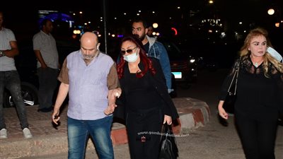 ظهور نادر لـ نبيلة عبيد وسهير شلبى فى عزاء سمير صبرى .. صور