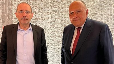وزير الخارجية يلتقي نظيره الأردني