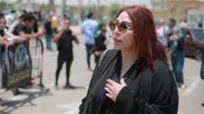 وصول غادة ابراهيم مقر نقابة الممثلين لتحقيق معها فى بواقعة جنازة سمير صبرى