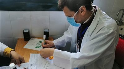علاج ١٣١٦ مواطنا بالمجان في قافلة طبية بدمياط