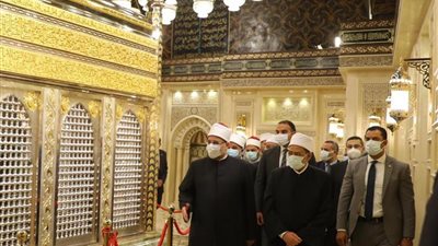 شيخ الأزهر يتفقد أعمال التجديد الشاملة بمسجد الحسين.. صور