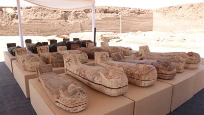الكشف عن أول وأكبر خبيئة تماثيل برونزية بجبانة 